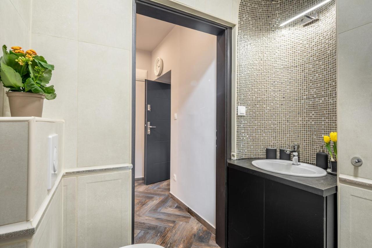 Stunning Apartment In The Hearth Of Boedapest Buitenkant foto